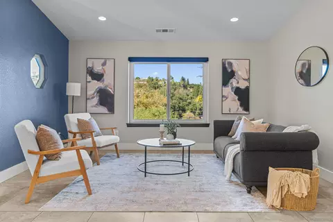 Living - 2495 Marianne Ln, Fallbrook, CA 92028 photo 3 of 6