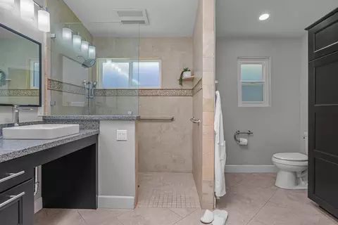 Bath - 2495 Marianne Ln, Fallbrook, CA 92028 photo 3 of 7