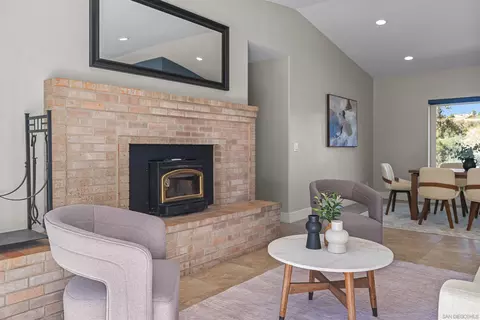 Living - 2495 Marianne Ln, Fallbrook, CA 92028 photo 5 of 6