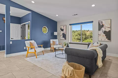 Living - 2495 Marianne Ln, Fallbrook, CA 92028 photo 1 of 6
