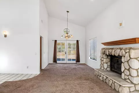 Living - 24252 Sargeant Rd, Ramona, CA 92065 photo 4 of 8