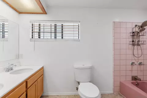 Bath - 24252 Sargeant Rd, Ramona, CA 92065 photo 4 of 4