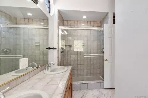 Bath - 24252 Sargeant Rd, Ramona, CA 92065 photo 3 of 4