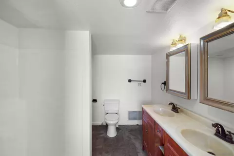 Bath - 2804 Miller Valley Rd, Pine Valley, CA 91962 photo 2 of 5