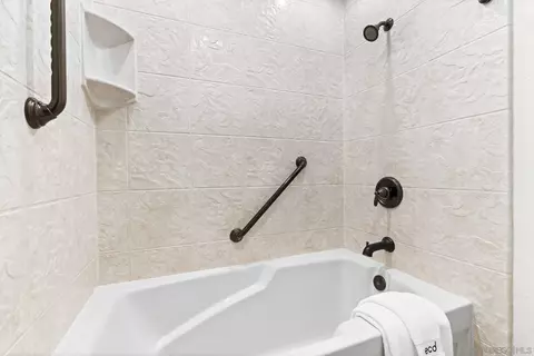 Bath - 451 Jolina Way, Encinitas, CA 92024 photo 1 of 4
