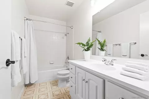 Bath - 451 Jolina Way, Encinitas, CA 92024 photo 4 of 4