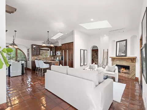Living - 3485 Lone Jack Rd, Encinitas, CA 92024 photo 2 of 3