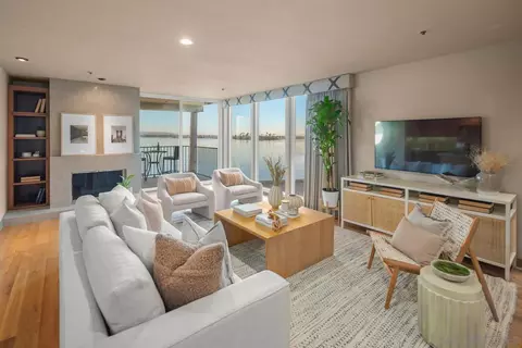 1221 Parker Pl #15, San Diego, CA 92109