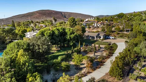 View/Area - 301 Cantle Ln, Encinitas, CA 92024 photo 7 of 8