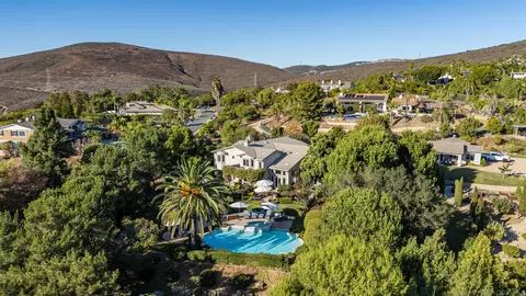View/Area - 301 Cantle Ln, Encinitas, CA 92024 photo 6 of 8