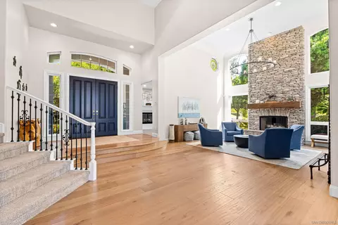 Entry Way - 301 Cantle Ln, Encinitas, CA 92024 photo 4 of 6