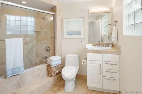 Bath - 25 The Pt, Coronado, CA 92118 photo 5 of 6