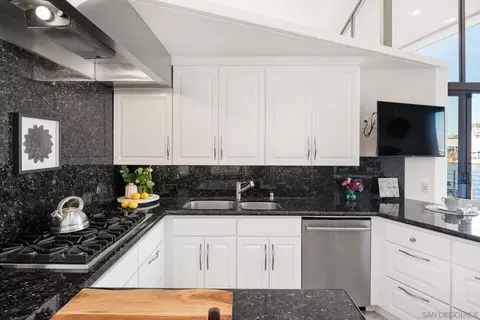 Kitchen - 25 The Pt, Coronado, CA 92118 photo 5 of 6