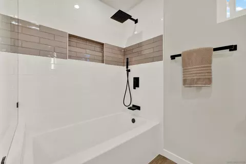 Bath - 14407 Mountain Rd, Poway, CA 92064 photo 8 of 9
