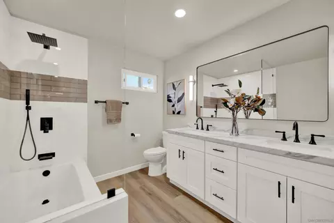 Bath - 14407 Mountain Rd, Poway, CA 92064 photo 6 of 9