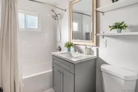 Bath - 222 Gull Pl, El Cajon, CA 92019 photo 4 of 5