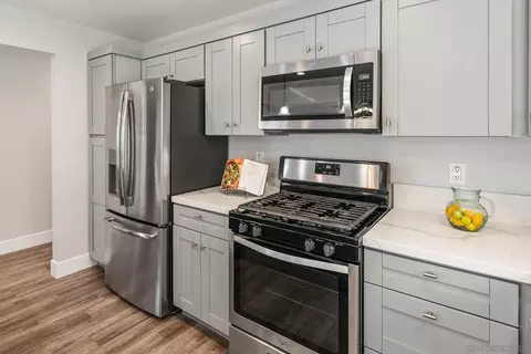 Kitchen - 222 Gull Pl, El Cajon, CA 92019 photo 3 of 7