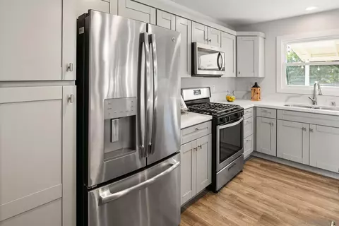 Kitchen - 222 Gull Pl, El Cajon, CA 92019 photo 6 of 7