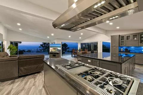 Kitchen - 5030 Helix Ter, La Mesa, CA 91941 photo 12 of 12