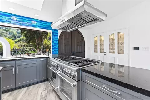 Kitchen - 5030 Helix Ter, La Mesa, CA 91941 photo 6 of 12