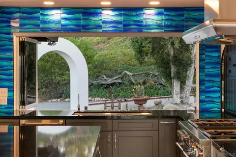 Kitchen - 5030 Helix Ter, La Mesa, CA 91941 photo 8 of 12