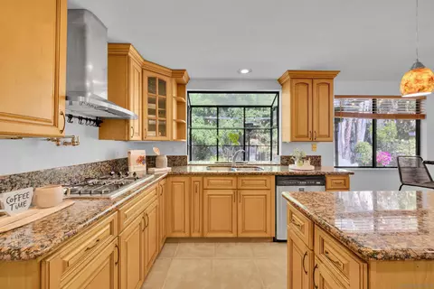 Kitchen - 2010 Palsero Ave, Escondido, CA 92029 photo 4 of 6