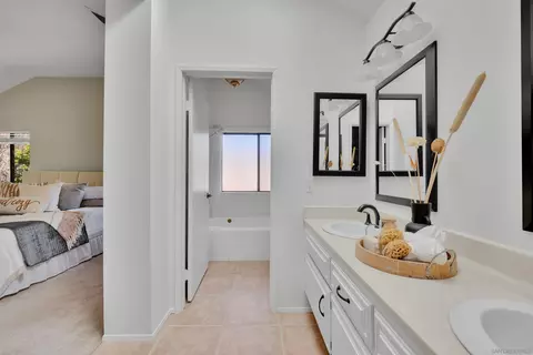 Bath - 2010 Palsero Ave, Escondido, CA 92029 photo 4 of 7