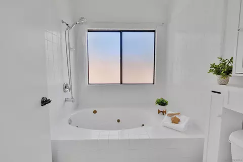 Bath - 2010 Palsero Ave, Escondido, CA 92029 photo 6 of 7