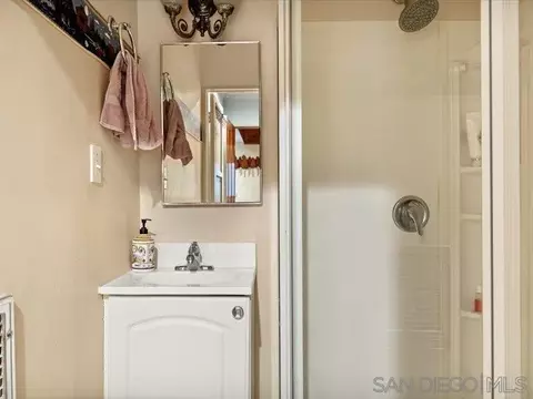 Bath - 27961 Rainbow Dr, Lake Arrowhead, CA 92352 photo 1 of 5