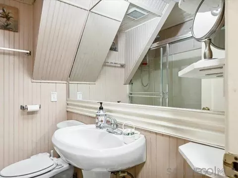 Bath - 27961 Rainbow Dr, Lake Arrowhead, CA 92352 photo 5 of 5