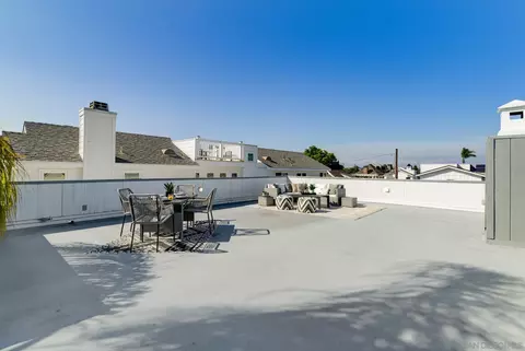 Exterior - 302 E Ave, Coronado, CA 92118 photo 2 of 13