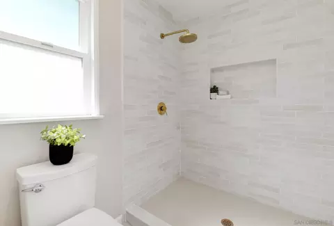 Bath - 302 E Ave, Coronado, CA 92118 photo 2 of 4