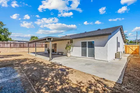 Exterior - 4137 Alana Cir, Oceanside, CA 92056 photo 4 of 8