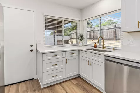 Kitchen - 4137 Alana Cir, Oceanside, CA 92056 photo 4 of 4