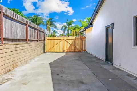 Exterior - 4137 Alana Cir, Oceanside, CA 92056 photo 6 of 8