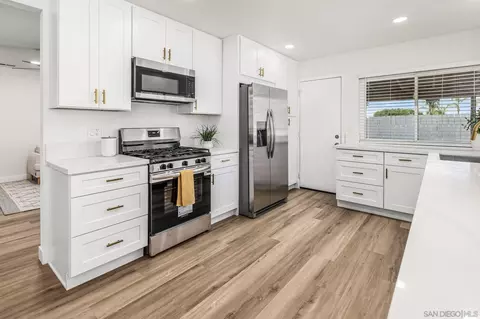 Kitchen - 4137 Alana Cir, Oceanside, CA 92056 photo 3 of 4