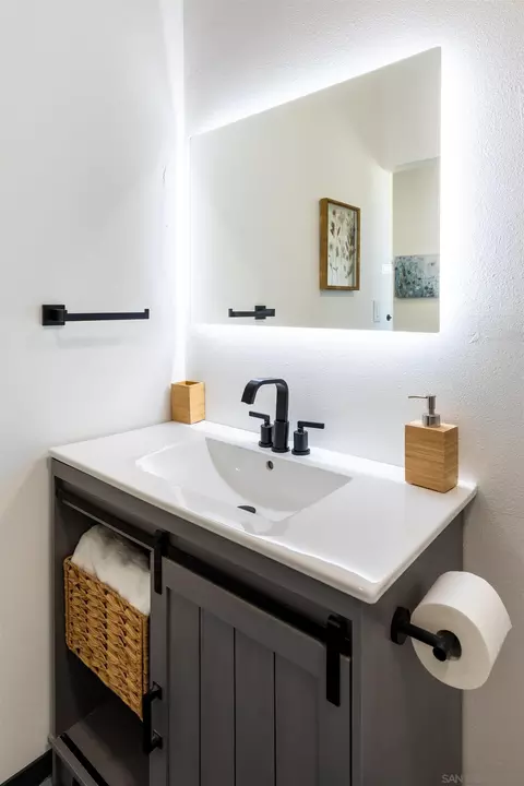 Bath - 5066 Lear Ave, Twentynine Palms, CA 92277 photo 3 of 15