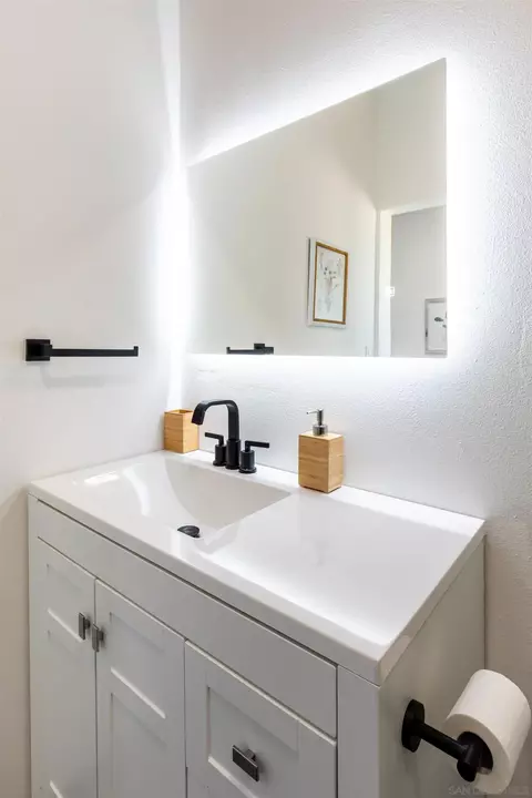 Bath - 5066 Lear Ave, Twentynine Palms, CA 92277 photo 6 of 15
