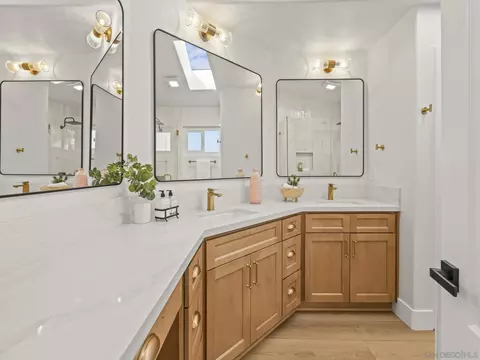 Bath - 4137 Pindar Way, Oceanside, CA 92056 photo 5 of 8