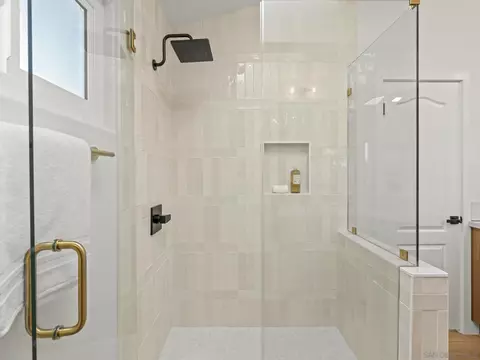 Bath - 4137 Pindar Way, Oceanside, CA 92056 photo 7 of 8