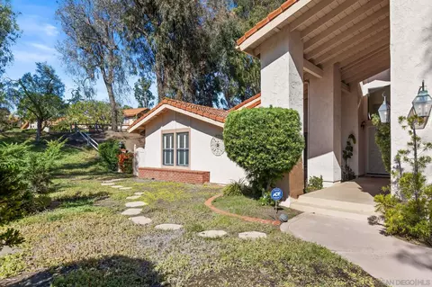 462 Avenida Adobe, Escondido, CA 92029 photo 2