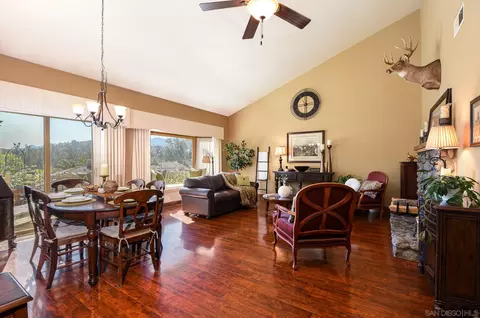8541 Circle R Crse, Escondido, CA 92026 photo 2