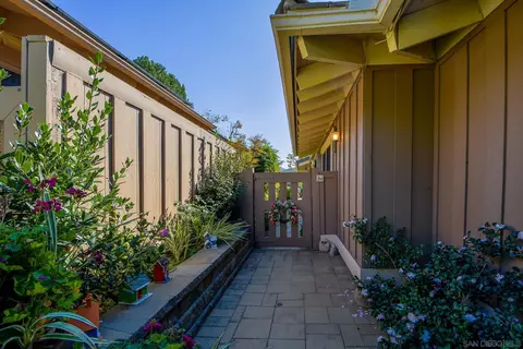 8541 Circle R Crse, Escondido, CA 92026 photo 10