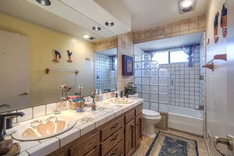 Bath - 2848 Sunset Hls, Escondido, CA 92025 photo 4 of 4
