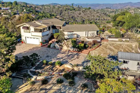 View/Area - 2848 Sunset Hls, Escondido, CA 92025 photo 6 of 9