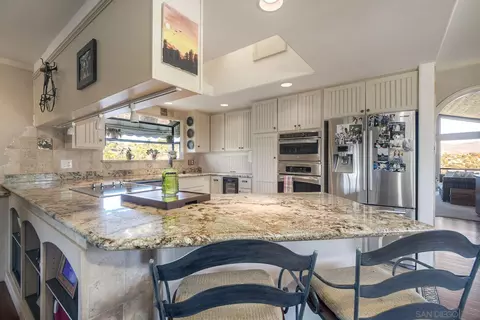 Kitchen - 2848 Sunset Hls, Escondido, CA 92025 photo 4 of 6