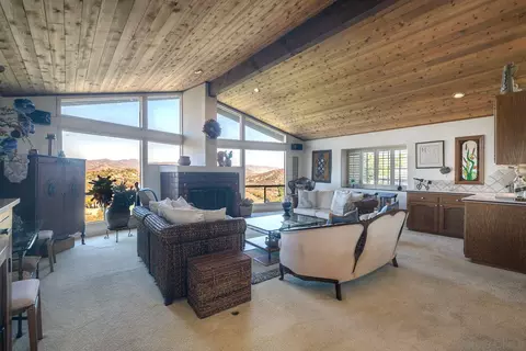 Living - 2848 Sunset Hls, Escondido, CA 92025 photo 2 of 4