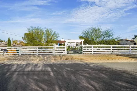 Exterior - 6941 Lennox Ave, Yucca Valley, CA 92284 photo 10 of 14