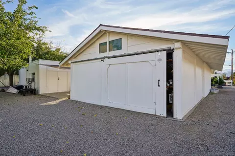 Exterior - 6941 Lennox Ave, Yucca Valley, CA 92284 photo 3 of 14