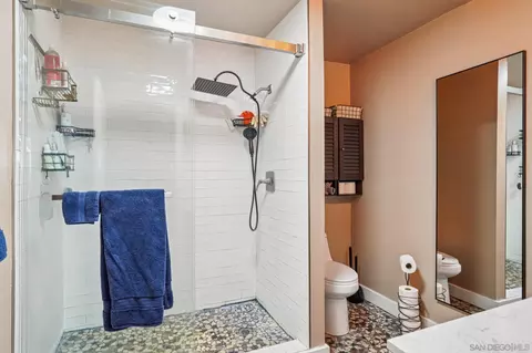 Bath - 6941 Lennox Ave, Yucca Valley, CA 92284 photo 1 of 4